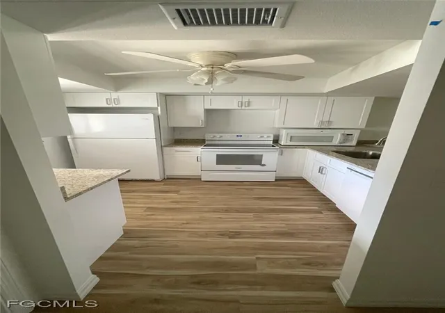 Listing Photo 4 - Condo for sale in building located at 6316 Sugar Bush Ln, Fort Myers, FL 33908 - Unit #C
