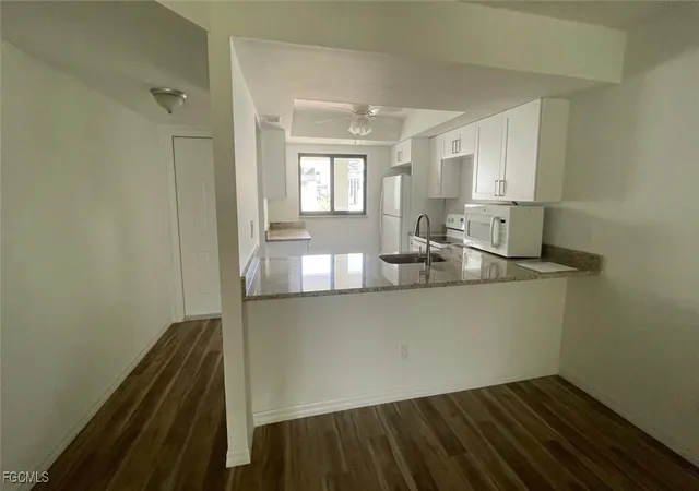 Listing Photo 5 - Condo for sale in building located at 6316 Sugar Bush Ln, Fort Myers, FL 33908 - Unit #C