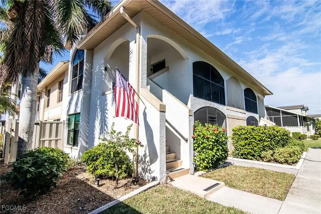 Listing Photo 2 - Condo for sale in 13199 Whitehaven Ln located at 13199 Whitehaven Ln, Fort Myers, FL 33966 - Unit #1805