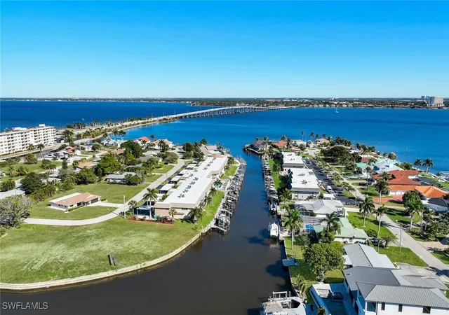 Listing Photo 5 - Condo for sale in building located at 1706 Bikini Ct, Cape Coral, FL 33904 - Unit #202