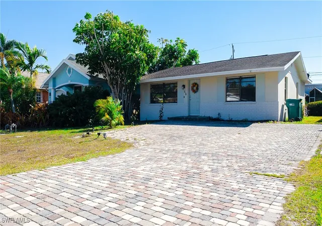 Photo 1 of Single family home for sale at 814 109th Avenue N, Naples, FL 34108 | MLS# 226005081 | Listing updated on 2026-09-11