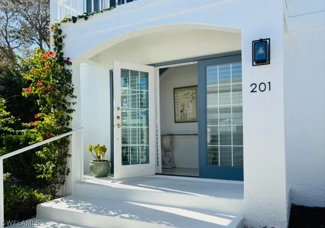 Listing Photo 4 - Condo for sale in building located at 841 Tanbark Dr, Naples, FL 34108 - Unit #201