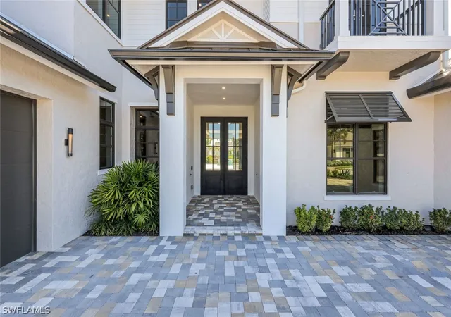 Photo 4 of Single family home for sale at 16728 Enclave Cir, Naples, FL 34110 | MLS# 226004717 | Listing updated on 2026-09-13