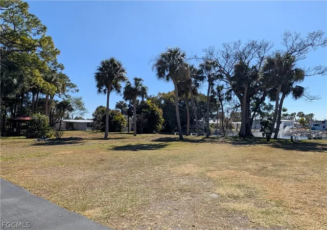 Photo 48 of Manufactured home for sale at 807 Holly Berry Ct, North Fort Myers, FL 33917 | MLS# 2026007096 | Listing updated on 2026-09-08
