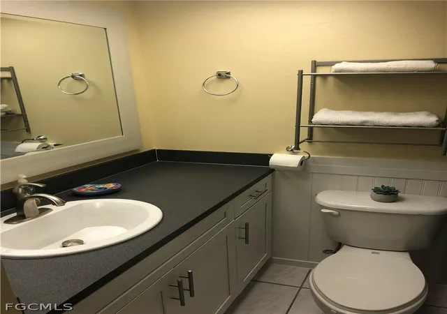 Listing Photo 5 - Condo for sale in building located at 1031 Se 9Th St, Cape Coral, FL 33990 - Unit #4
