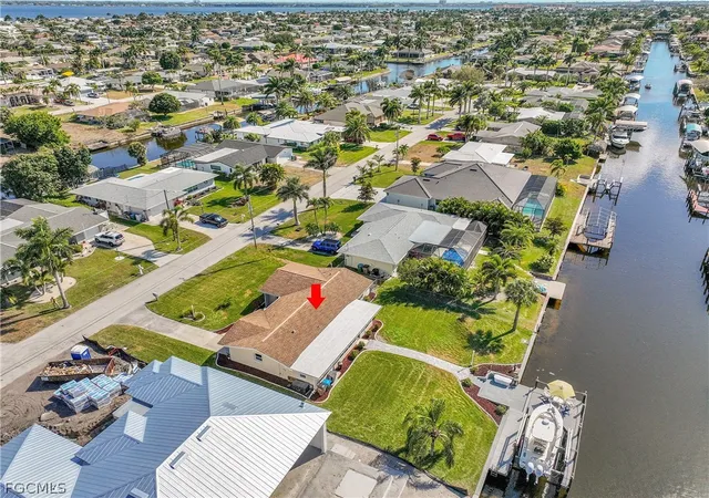 Photo 3 of Single family home for sale at 3018 Se 18th Place, Cape Coral, FL 33904 | MLS# 2026007232 | Listing updated on 2026-10-18