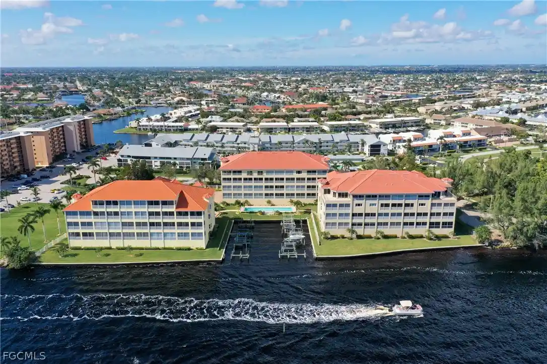 Listing Photo 2 - Condo for sale in 4235 Se 20Th Pl located at 4235 Se 20Th Pl, Cape Coral, FL 33904 - Unit #A405