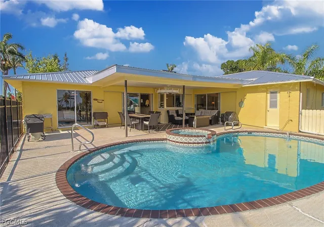 Photo 3 of Sale Pending at 147 Coral Dr, Fort Myers, FL 33905 | MLS# 2026007980 | Listing updated on 2026-09-11