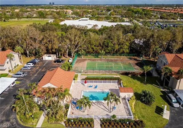 Listing Photo 2 - Condo for sale in building located at 9627 Eaton Gdns Ln, Fort Myers, FL 33919 - Unit #105