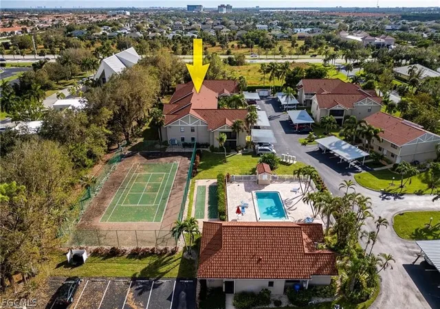 Listing Photo 4 - Condo for sale in building located at 9627 Eaton Gdns Ln, Fort Myers, FL 33919 - Unit #105