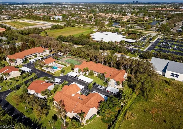 Listing Photo 5 - Condo for sale in building located at 9627 Eaton Gdns Ln, Fort Myers, FL 33919 - Unit #105