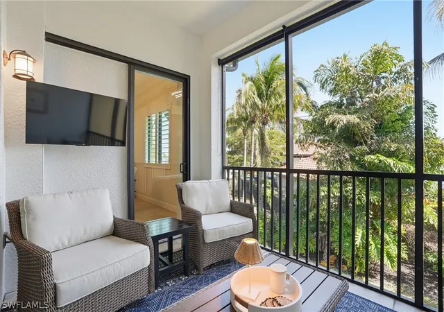Listing Photo 5 - Condo for sale in building located at 975 Sandpiper St, Naples, FL 34102 - Unit #A202