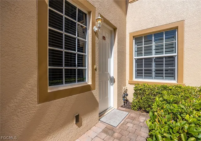 Photo 2 of Townhouse for sale at 5550 Berkshire Dr #202, Fort Myers, FL 33912 | MLS# 2026008836 | Listing updated on 2026-09-07