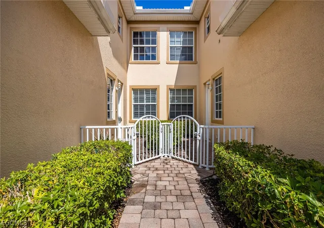 Photo 3 of Townhouse for sale at 5550 Berkshire Dr #202, Fort Myers, FL 33912 | MLS# 2026008836 | Listing updated on 2026-09-07