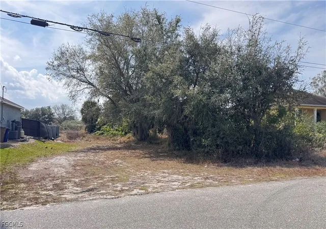 Photo 1 of Land for sale at 480 Redwing St, Lehigh Acres, FL 33974 | MLS# 2026009065 | Listing updated on 2026-09-27