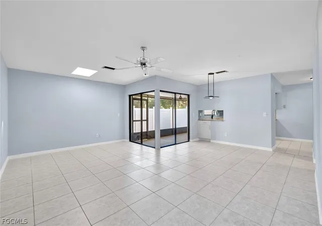 Listing Photo 5 - Condo for sale in building located at 1423 Sw Courtyards Ter, CAPE CORAL, FL 33914 - Unit #70