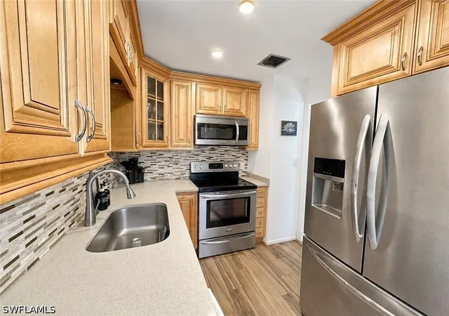 Listing Photo 4 - Condo for sale in building located at 550 Broad Ave S, Naples, FL 34102 - Unit #550