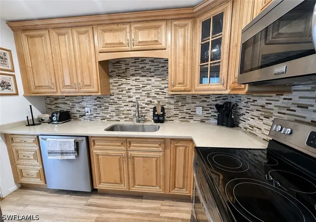 Listing Photo 5 - Condo for sale in building located at 550 Broad Ave S, Naples, FL 34102 - Unit #550