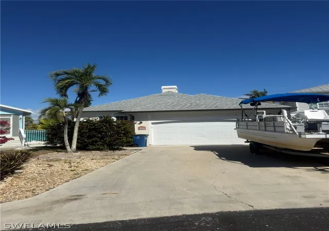 Photo 3 of Single family home for sale at 6062 Waterway Bay Dr, Fort Myers, FL 33908 | MLS# 226008329 | Listing updated on 2026-09-22