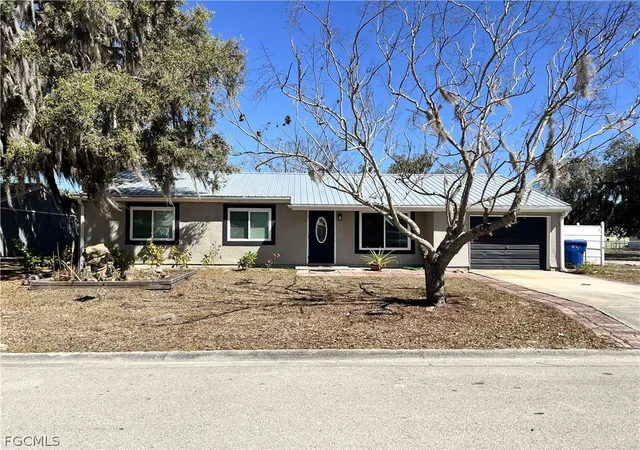 Photo 1 of Sale Pending at 4040 S Edgewater Cir, Labelle, FL 33935 | MLS# 2026009593 | Listing updated on 2026-09-17