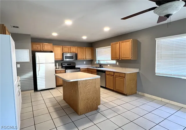 Photo 3 of Sale Pending at 4040 S Edgewater Cir, Labelle, FL 33935 | MLS# 2026009593 | Listing updated on 2026-09-17