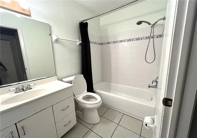 Photo 4 of Sale Pending at 4040 S Edgewater Cir, Labelle, FL 33935 | MLS# 2026009593 | Listing updated on 2026-09-17