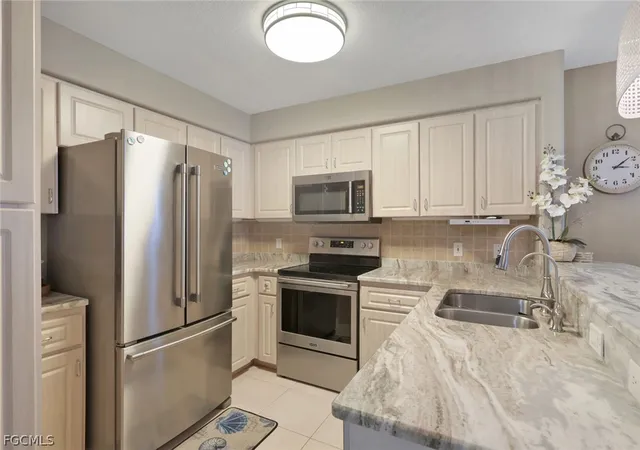 Listing Photo 5 - Condo for sale in building located at 1018 Se 38Th St, Cape Coral, FL 33904 - Unit #101