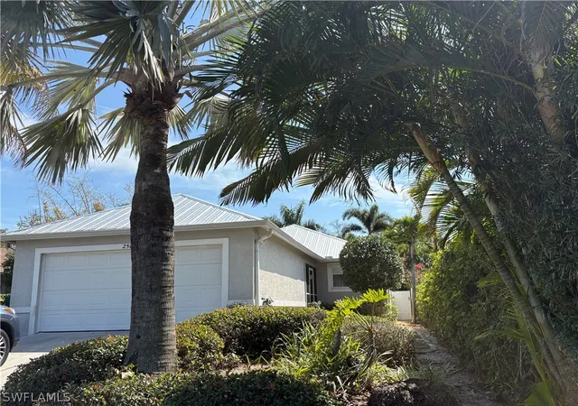 Photo 4 of Single family home for sale at 2500 Lee St, Naples, FL 34112 | MLS# 226009356 | Listing updated on 2026-09-11