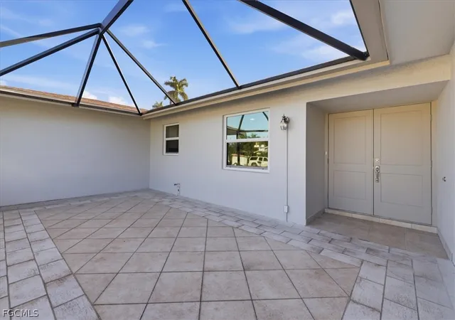 Photo 2 of Single family home for sale at 5051 Fairfield Dr, Fort Myers, FL 33919 | MLS# 2026010792 | Listing updated on 2026-09-15