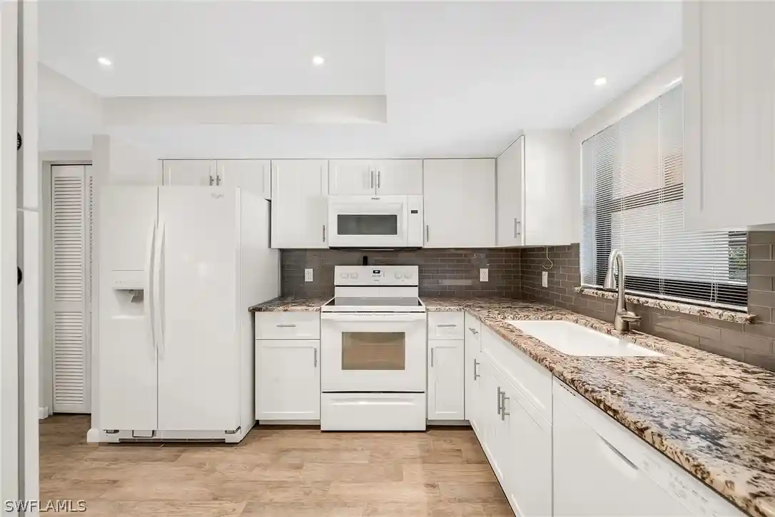 Listing Photo 1 - Condo for sale in 4955 Pepper Cir located at 4955 Pepper Cir, Naples, FL 34113 - Unit #B106