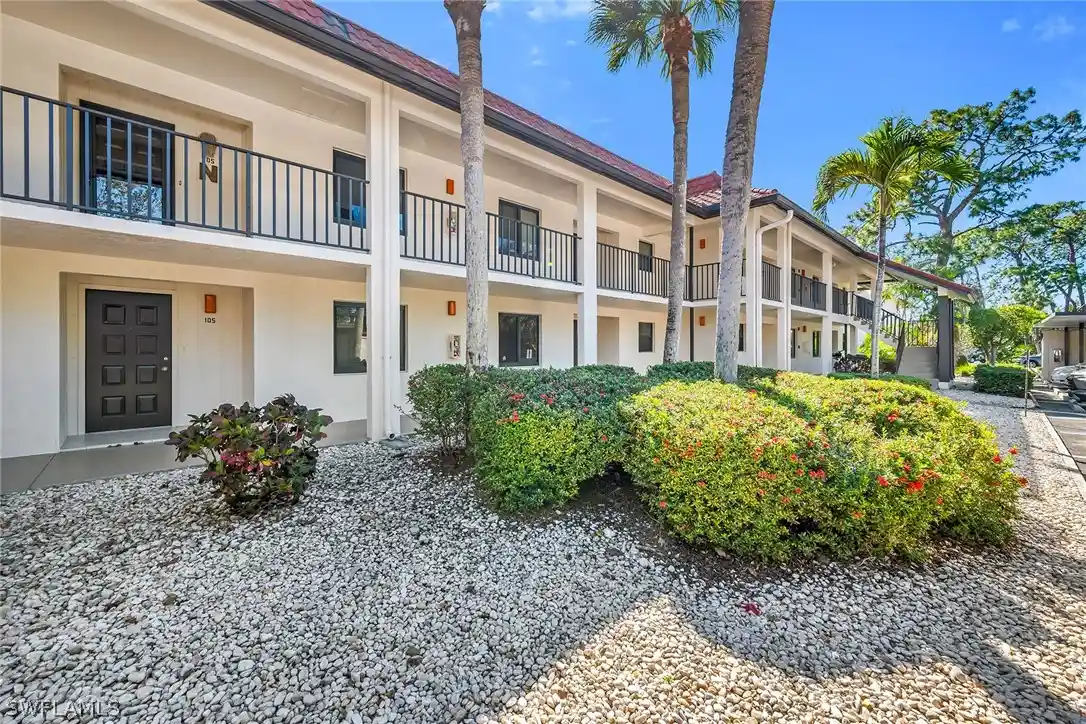 Listing Photo 2 - Condo for sale in 4955 Pepper Cir located at 4955 Pepper Cir, Naples, FL 34113 - Unit #B106