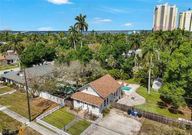 Photo 3 of Sale Pending at 2723 2nd Street, Fort Myers, FL 33916 | MLS# 2026011504 | Listing updated on 2026-09-30