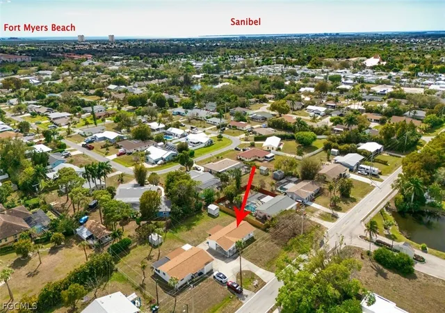 Photo 2 of Sale Pending at 11771 Iona Rd, Fort Myers, FL 33908 | MLS# 2026011521 | Listing updated on 2026-09-07