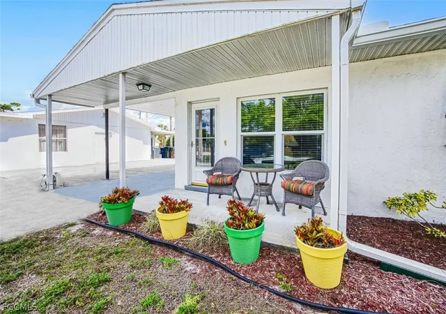 Photo 3 of Sale Pending at 11771 Iona Rd, Fort Myers, FL 33908 | MLS# 2026011521 | Listing updated on 2026-09-07