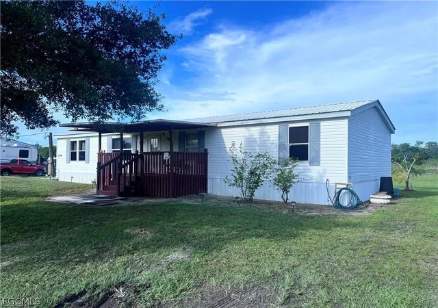 Photo 3 of Manufactured home for sale at 3704 Dustin Dr, Labelle, FL 33935 | MLS# 2026011596 | Listing updated on 2026-09-13
