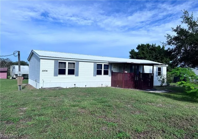 Photo 3 of Manufactured home for sale at 3704 Dustin Dr, Labelle, FL 33935 | MLS# 2026011596 | Listing updated on 2026-09-13