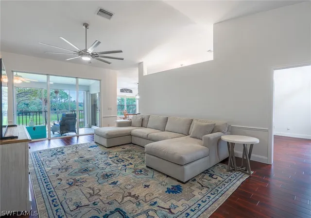Listing Photo 5 - Condo for sale in building located at 5908 Three Iron Dr, Naples, FL 34110 - Unit #2204