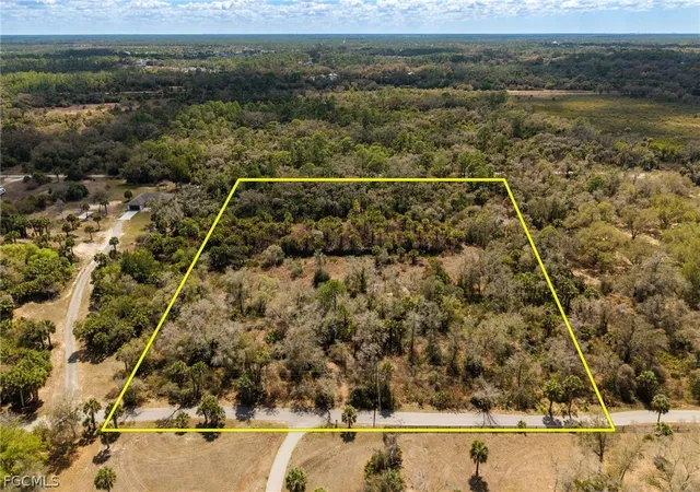 Photo 4 of Sale Pending at 3751 Bateman Rd, Alva, FL 33920 | MLS# 2026011874 | Listing updated on 2026-09-09