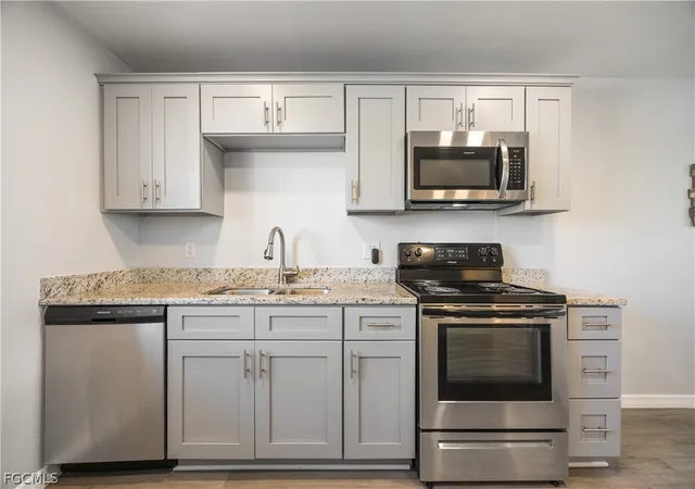 Listing Photo 4 - Condo for sale in building located at 8761 Lueck Ln, Fort Myers, FL 33919 - Unit #3