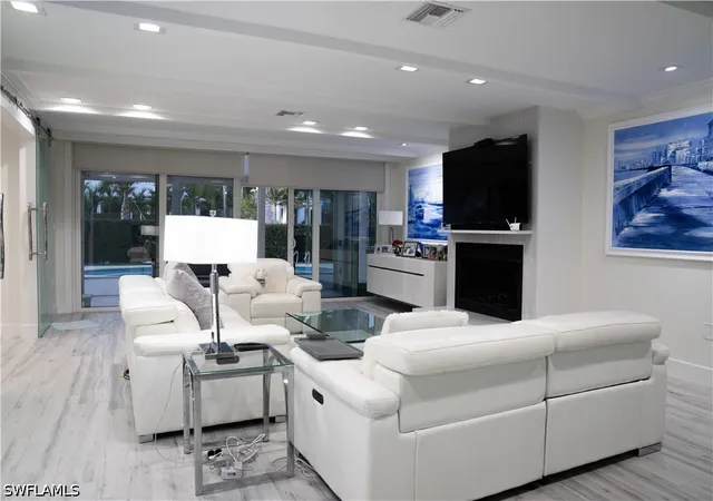 Photo 1 of Single family home for sale at 675 18th Avenue S, Naples, FL 34102 | MLS# 226009754 | Listing updated on 2026-09-15