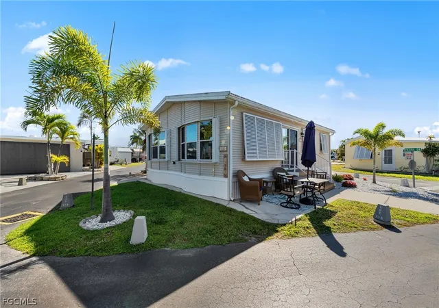 Photo 3 of Sale Pending at 11791 Papershell Dr, Fort Myers, FL 33908 | MLS# 2026012377 | Listing updated on 2026-09-09