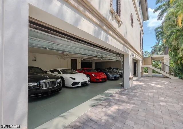 Photo 3 of Single family home for sale at 200 S Golf Dr, Naples, FL 34102 | MLS# 226011149 | Listing updated on 2026-09-18