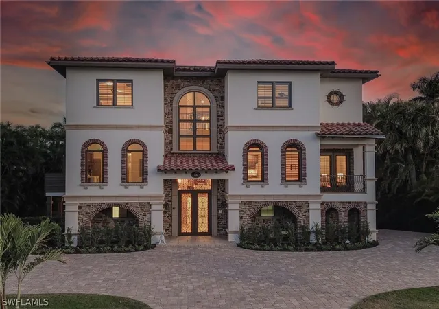 Photo 3 of Single family home for sale at 200 S Golf Dr, Naples, FL 34102 | MLS# 226011149 | Listing updated on 2026-09-18