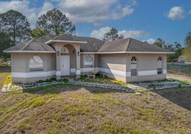 Photo 2 of Sale Pending at 430 S Datil St, Clewiston, FL 33440 | MLS# 2026012696 | Listing updated on 2026-09-08