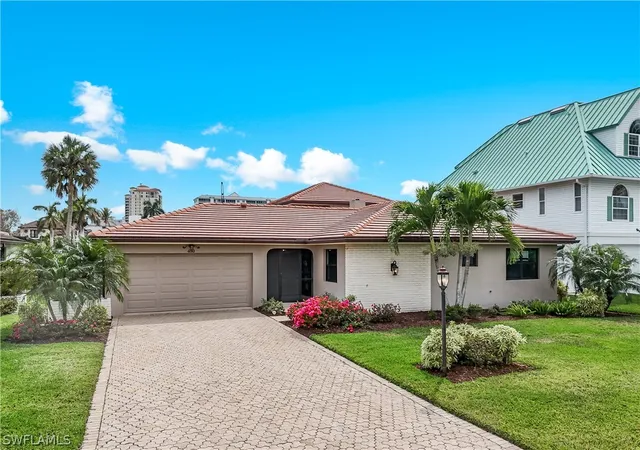 Photo 4 of Single family home for sale at 480 Oak Ave, Naples, FL 34108 | MLS# 226011413 | Listing updated on 2026-09-09