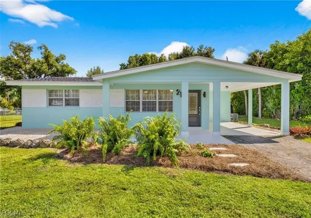 Photo 1 of Single family home for sale at 21 E Mariana Ave, North Fort Myers, FL 33917 | MLS# 2026013458 | Listing updated on 2026-10-18