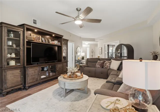 Listing Photo 5 - Condo for sale in building located at 88 Silver Oaks Cir, Naples, FL 34119 - Unit #4-101