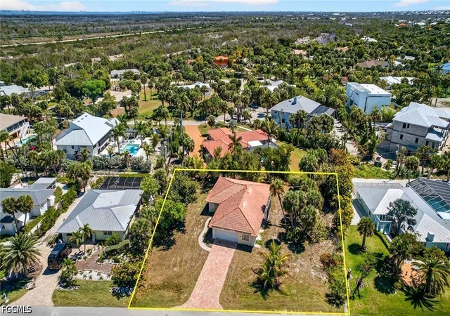 Photo 4 of Sale Pending at 1314 Tahiti Dr, Sanibel, FL 33957 | MLS# 2026013575 | Listing updated on 2026-09-09