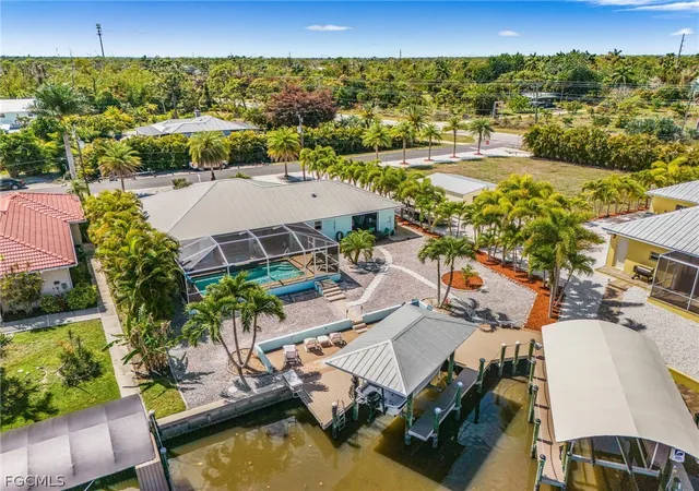 Photo 3 of Single family home for sale at 3778 Pinetree Dr, St James City, FL 33956 | MLS# 2026013919 | Listing updated on 2026-09-29
