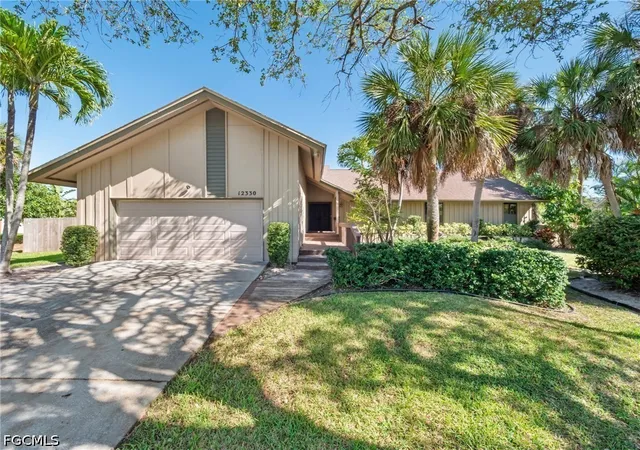 Photo 1 of Single family home for sale at 12330 Mcgregor Woods Cir, Fort Myers, FL 33908 | MLS# 2026014097 | Listing updated on 2026-09-08